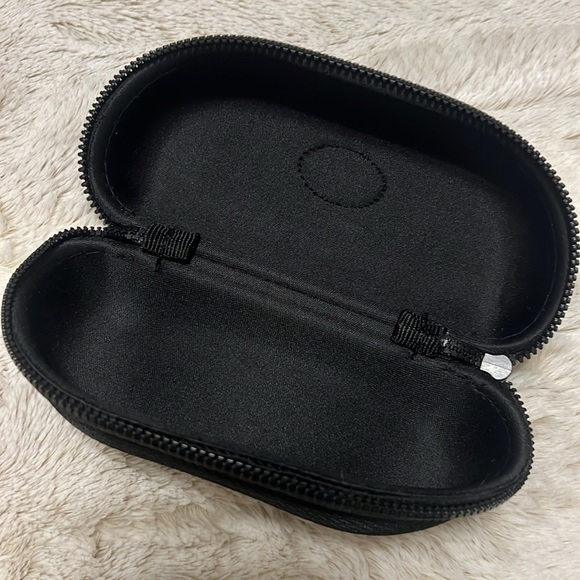 Costa Zipper Sunglass Case - Picture 3 of 9